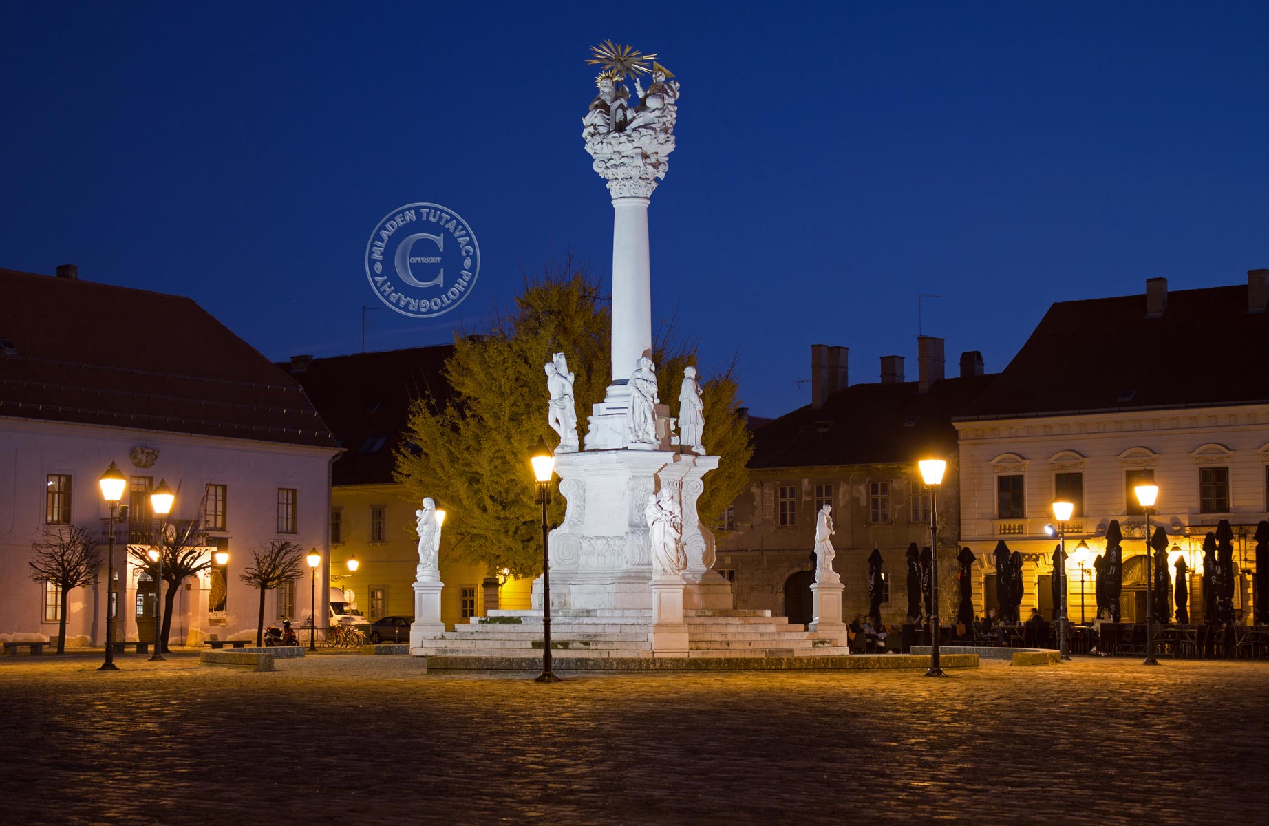 Turistički vodič: Osijek - Tvrđa, spomenik kugi noću