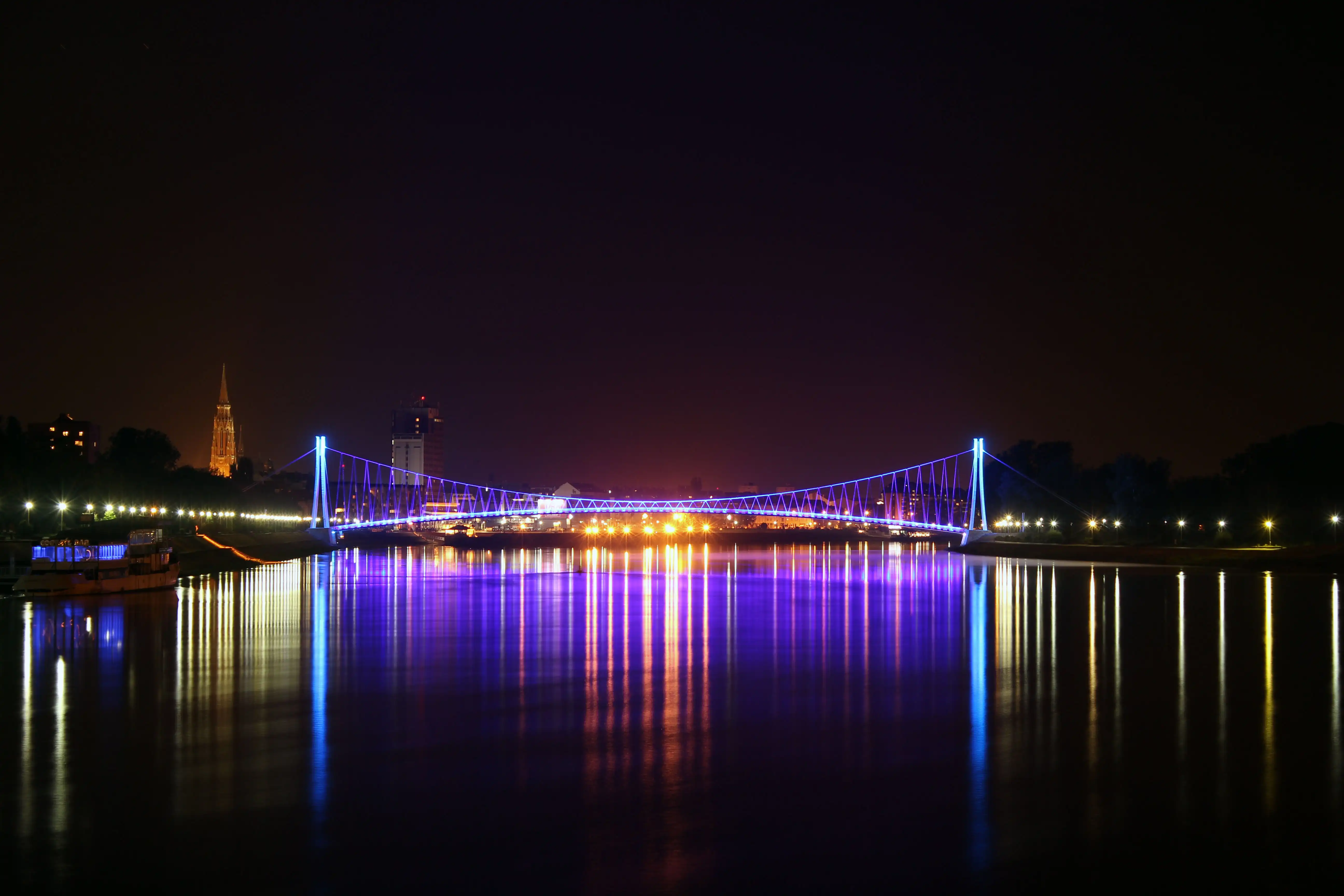 Tour guide: suspension bridge oh the river Drava-city of Osijek