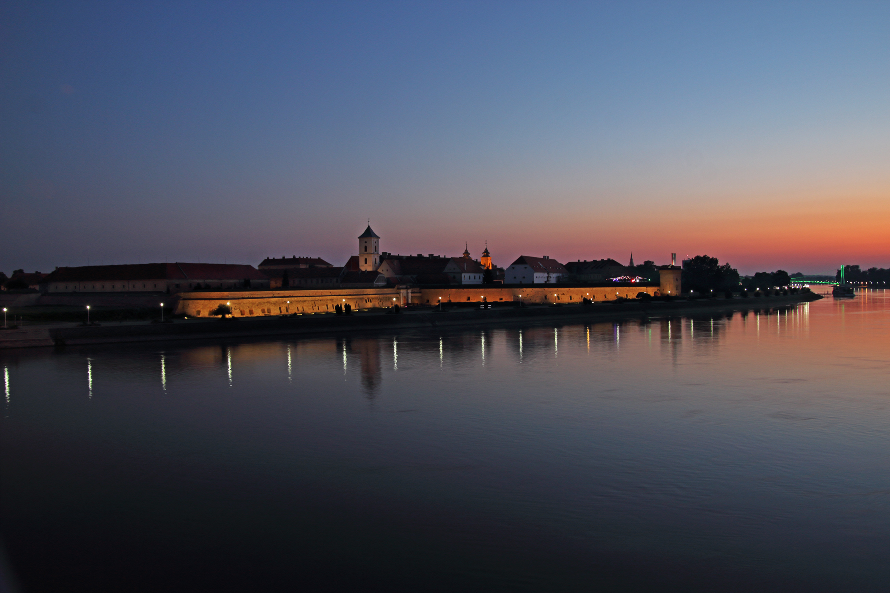 Turistički vodič: Osijek - Tvrđa noću