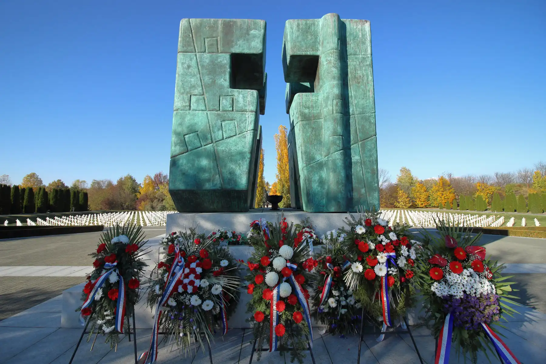 tour guide:Vukovar-Memorijal cemetery