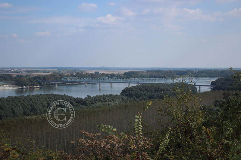 tour guide:Border crossing at Erdut