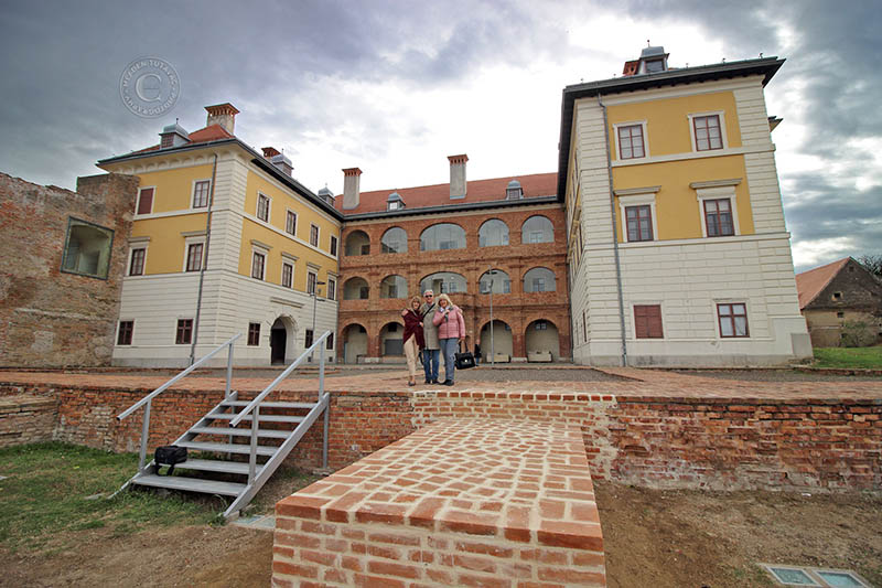 turistički vodič:Ilok -  Dvorac Odescalchi - Muzej grada Iloka