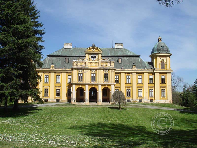 tour guide:The Great castle of the Pejacevic family in Nasice