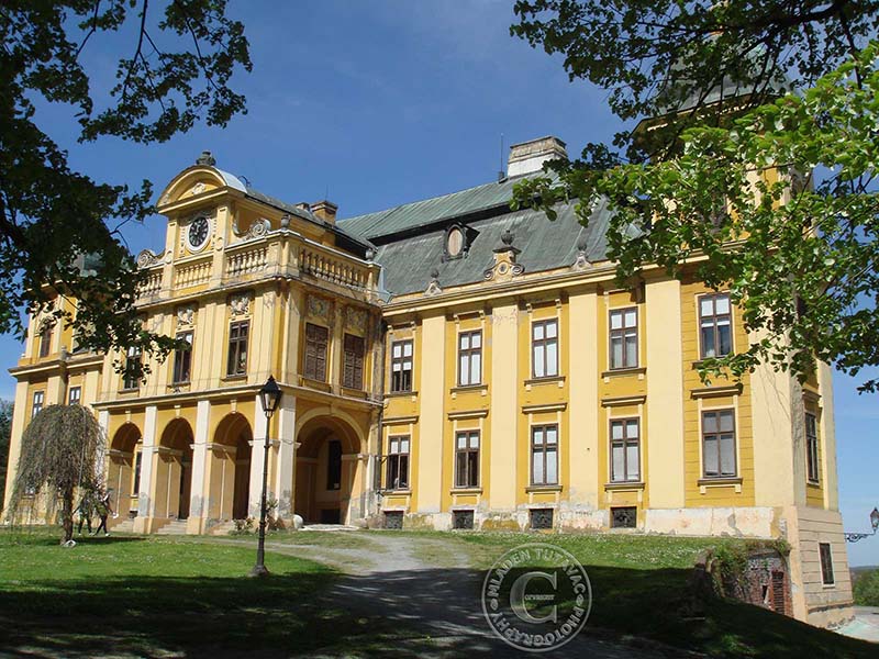 tour guide:The Great castle of the Pejacevic family in Nasice