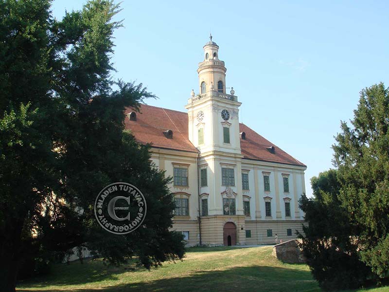 tour guide:Prandau-Normann castle in Valpovo