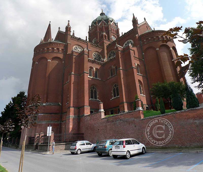 tour guide: Djakovo cathedral