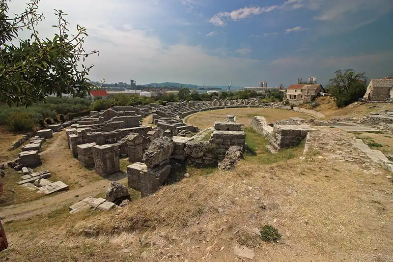 Guide Touristique francophone local:Salona - l'amphithéâtre