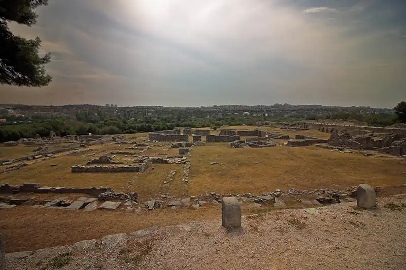 turistički vodič:Salona - Episkopalni centar