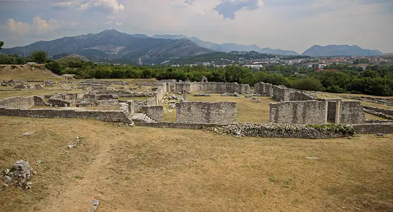 Guide Touristique francophone local:Salona - Centre Épiscopal 