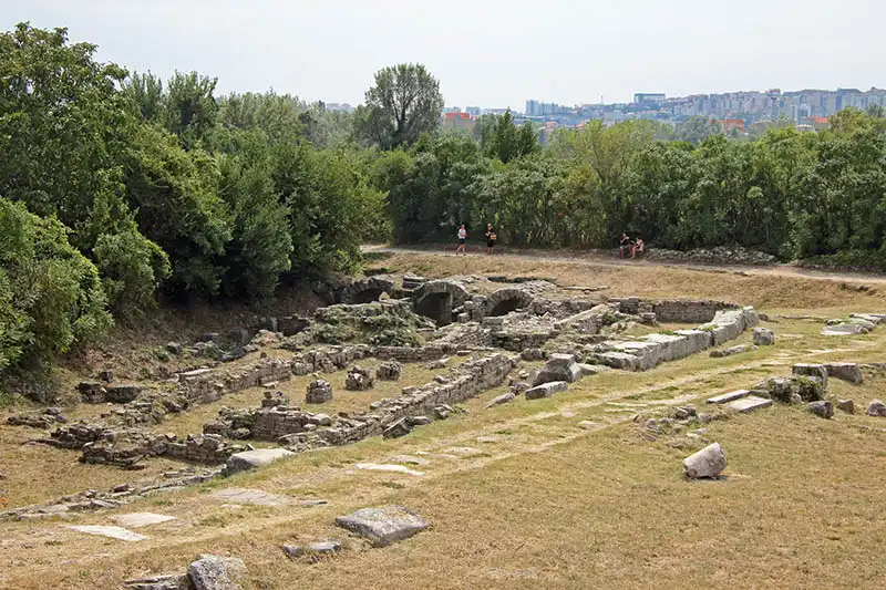 Tourist guide:Salona - 5 Bridges