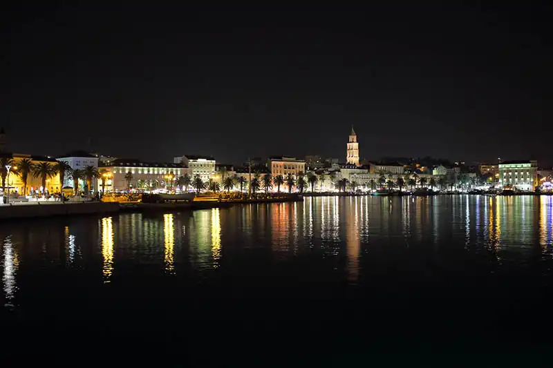 Tourist guide: Split by night