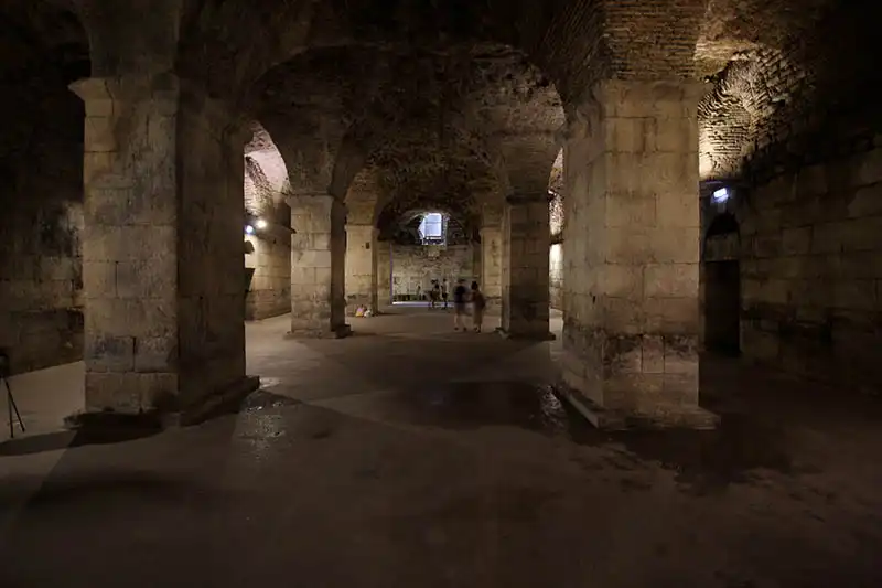 Tourist guide: Split - Diocletian's Cellars 