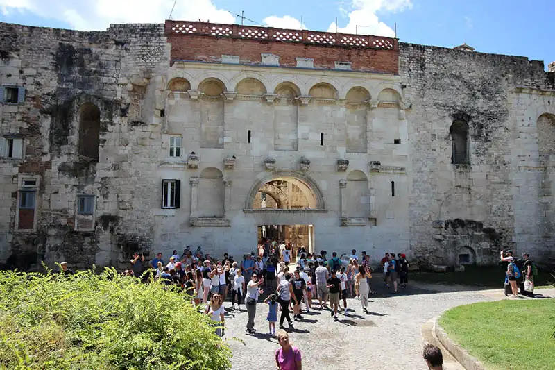 Guide touristique francophone local: Split - Porte d'or