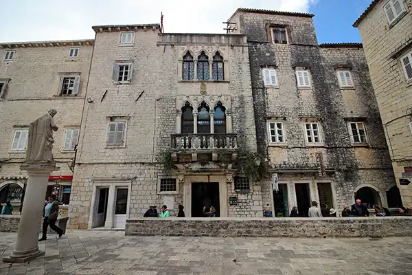 Tour guide:Trogir - Palace Cipiko