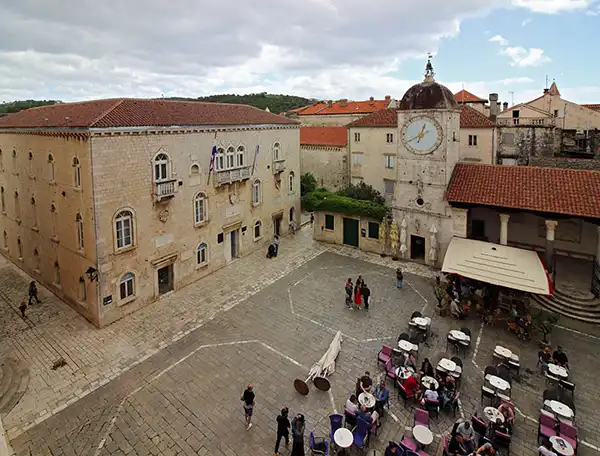 Tour guide:Trogir - Main square with the City hall