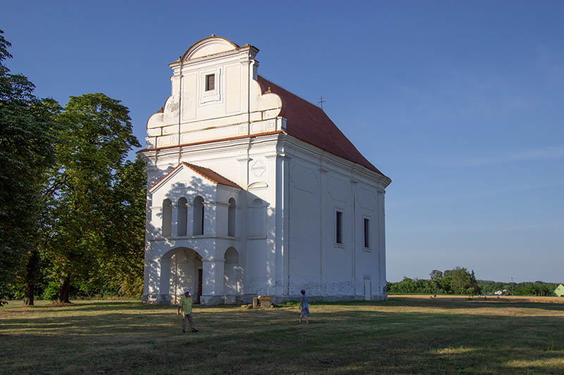 turistički vodič: Crkva sv. Petra i Pavla u Topolju (Baranja)