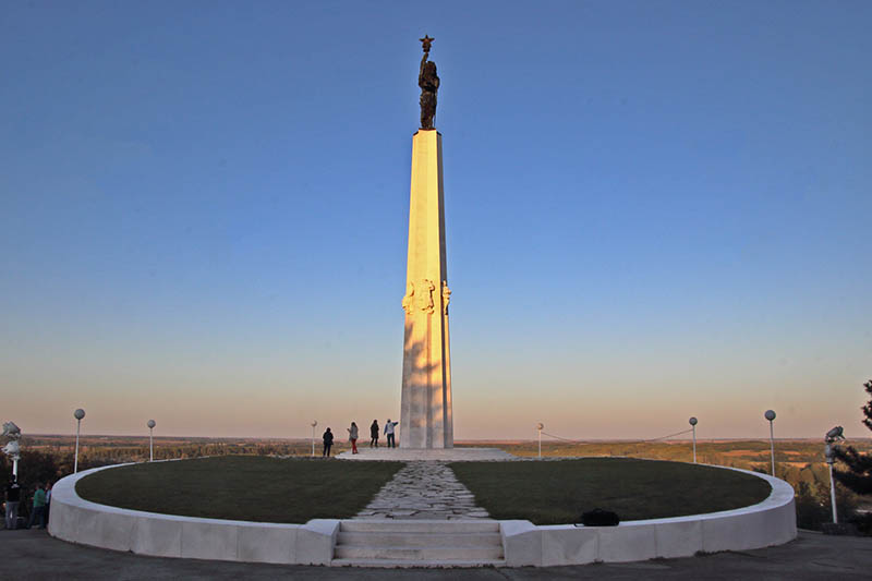 turistički vodič: Batinski spomenik